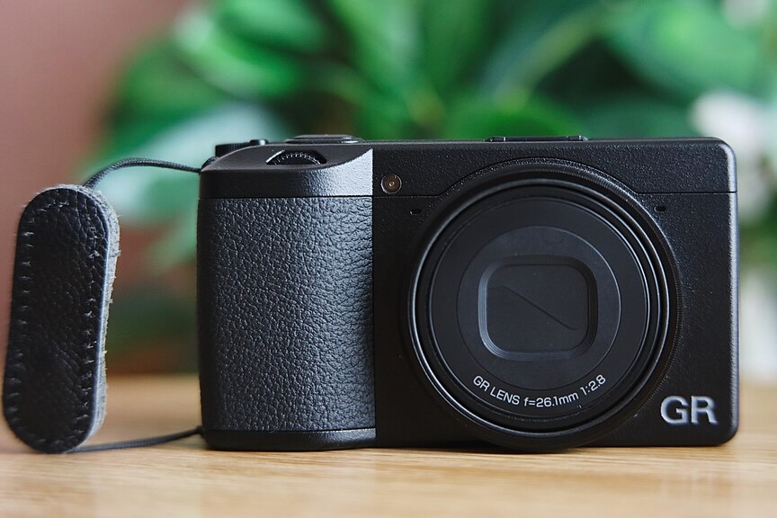 RICOH GR IIIコンパクトデジタルカメラ　撮影数3,565枚　ジャンク RICOH GR リコー III デジタルコンパクトカメラ 240万画素